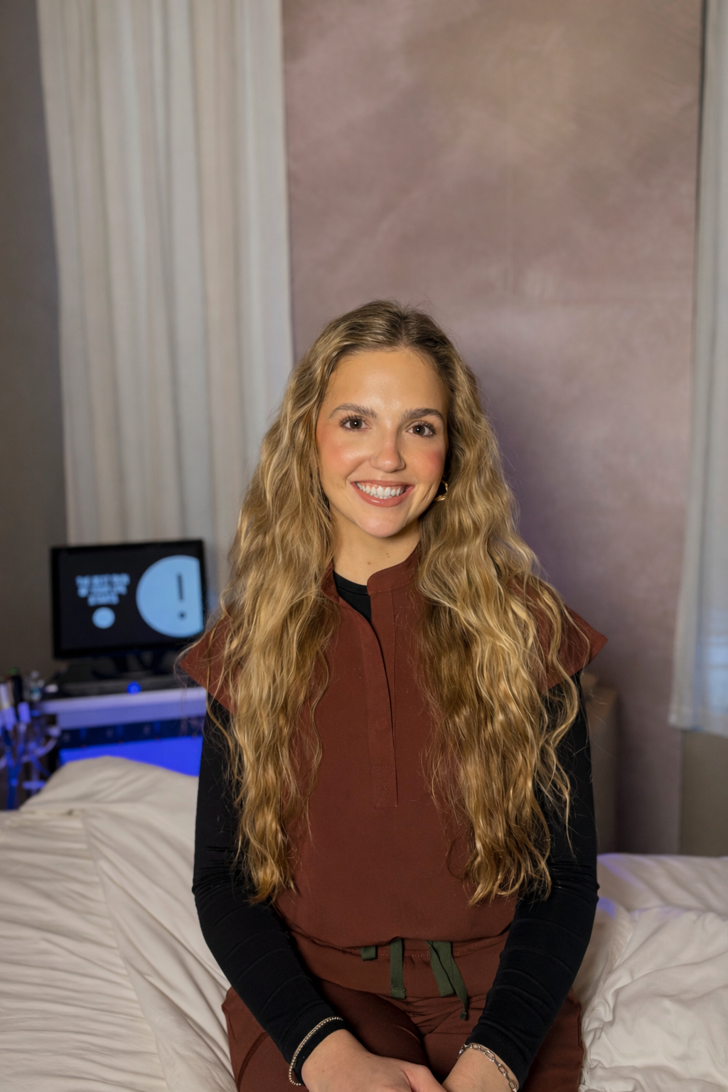 Lauren Hollowell - Licensed Esthetician at J Skin Lab